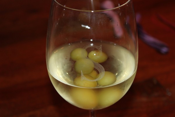 Frozen Grapes White Wine